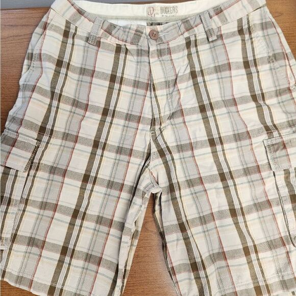 Dockers 36 Relaxed Fit cargo shorts. Tan with red, green and yellow plaid - Picture 1 of 7
